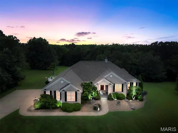 315 Oak Creek Farm CT, Wentzville, MO 63385