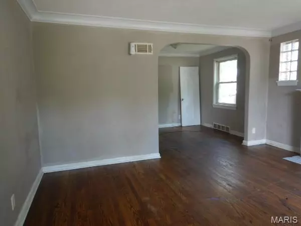 St Louis, MO 63121,7421 Hillsdale DR