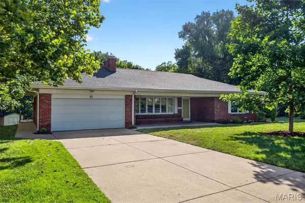 49 Lakeview DR, Belleville, IL 62223