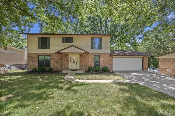 1928 Raintree DR, Imperial, MO 63052