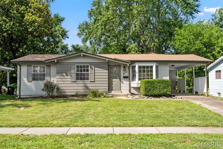 490 Lula DR, Florissant, MO 63031