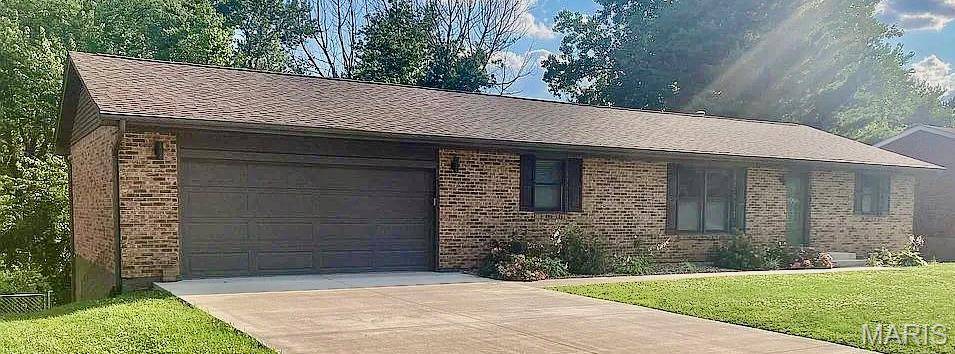 151 Saturn DR, Hannibal, MO 63401