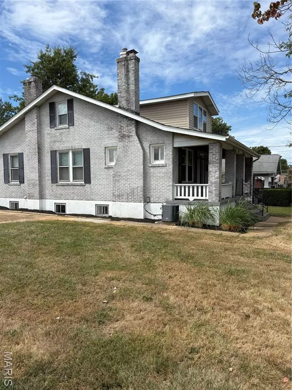 Overland, MO 63114,8804 Forest AVE