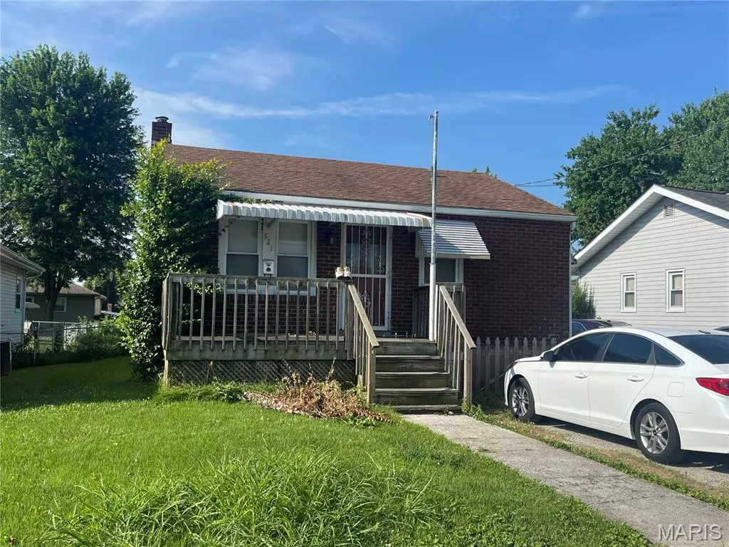 East Alton, IL 62024,821 Center ST
