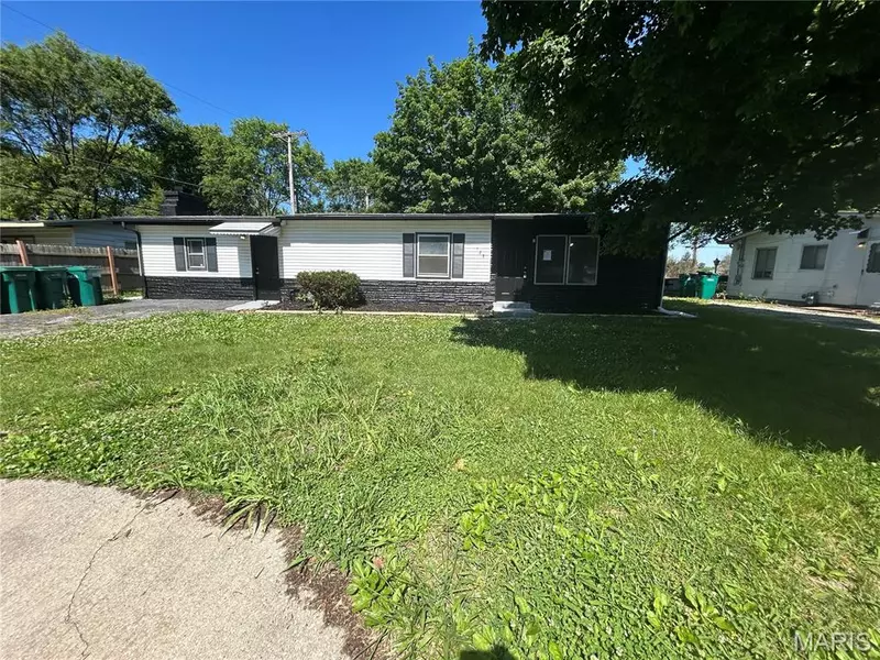 129 Saint Thomas LN, East St Louis, IL 62206