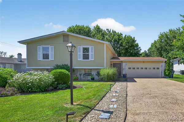 3 W Sunny Side DR, St Peters, MO 63376