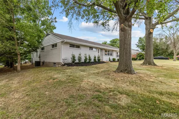 Unincorporated, MO 63129,4231 Veranda DR