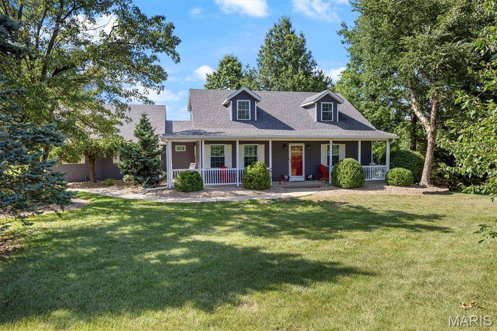 4618 Levis LN, Godfrey, IL 62035