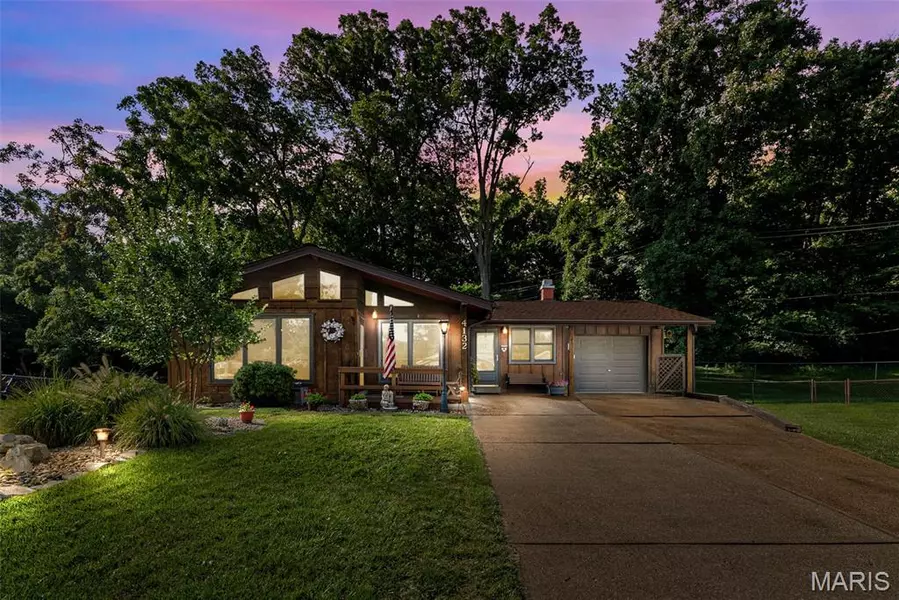 4132 Pasco DR, Mehlville, MO 63129