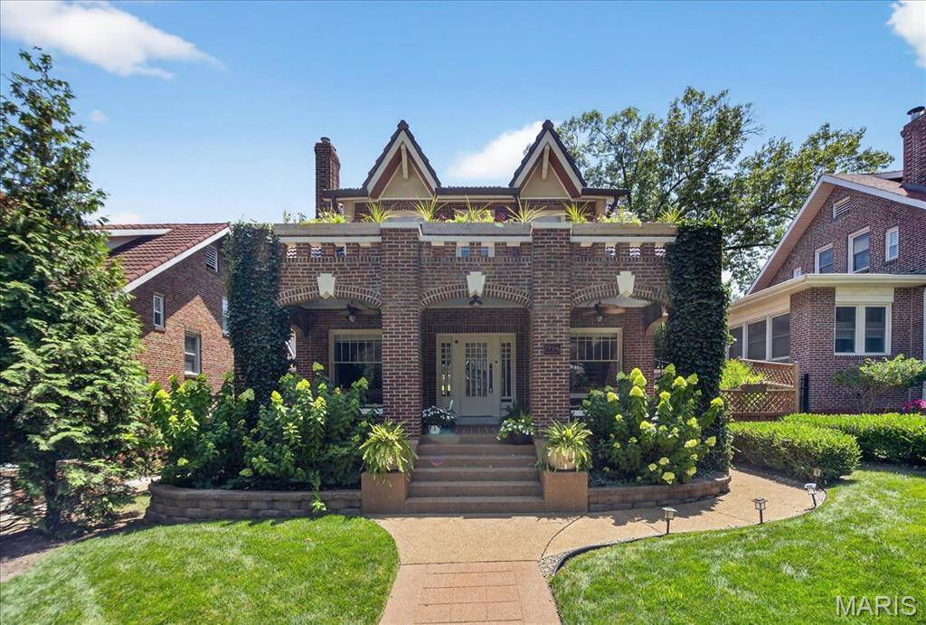 7704 Country Club CT, Clayton, MO 63105