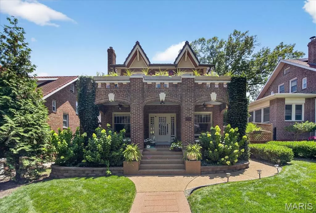 Clayton, MO 63105,7704 Country Club CT