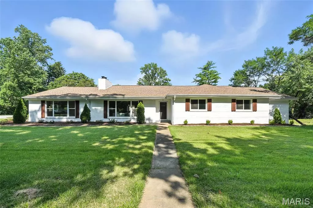 MO 63141,29 Chaminade DR