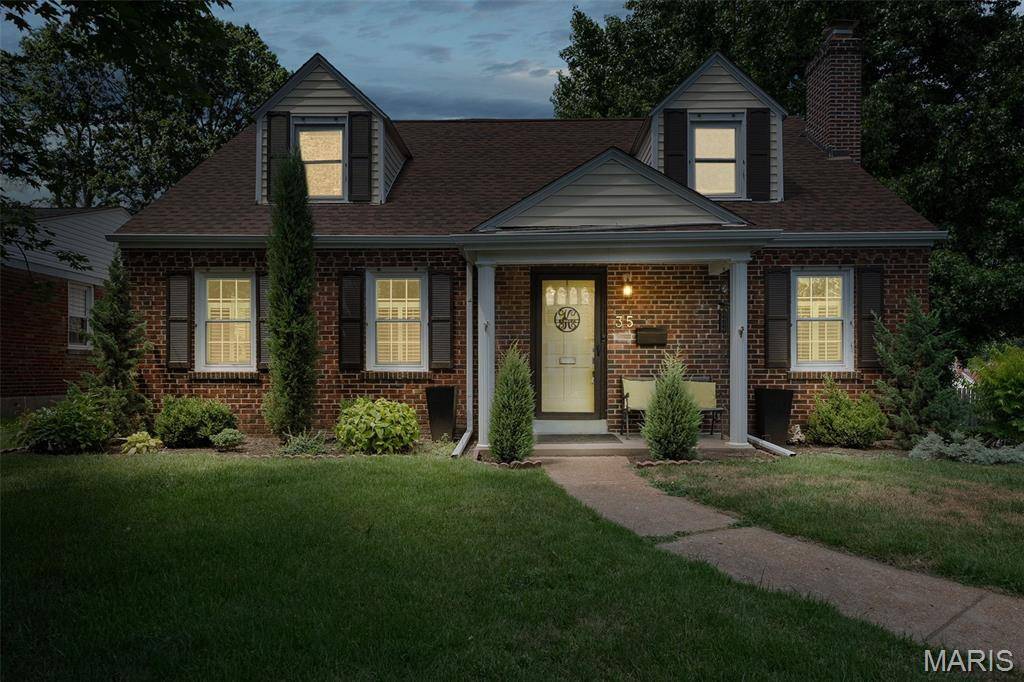 35 Holly DR, Webster Groves, MO 63119