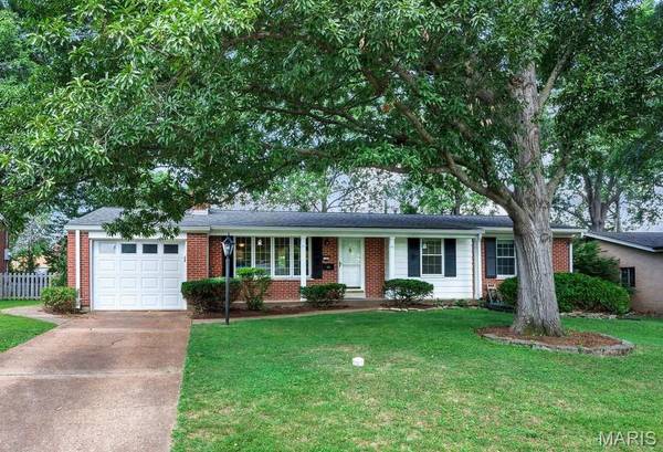 1205 Laven Del LN, Kirkwood, MO 63122