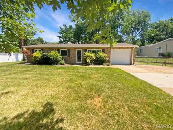 248 Ramsey LN, Ballwin, MO 63021