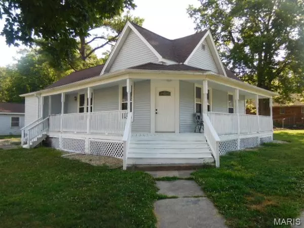 200 N Madison ST, Kinmundy, IL 62854