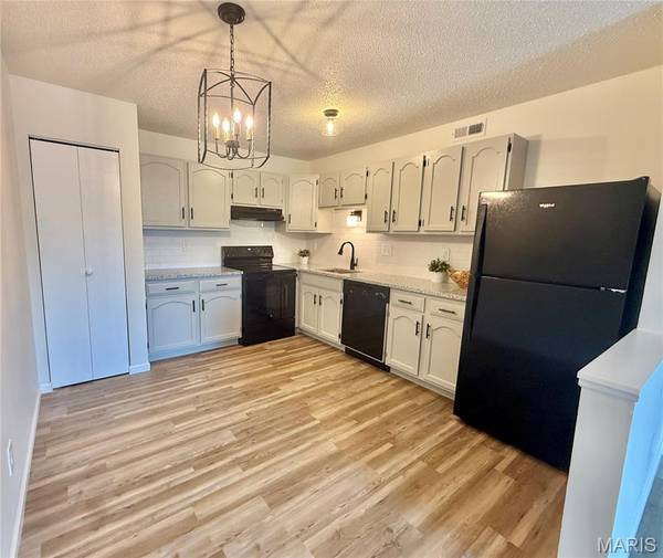 601 N Monroe ST #9, Pacific, MO 63069