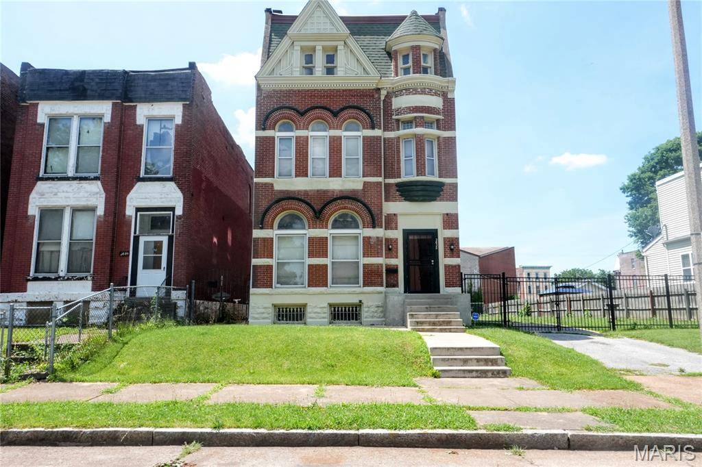 3632 Cook AVE, St Louis, MO 63113