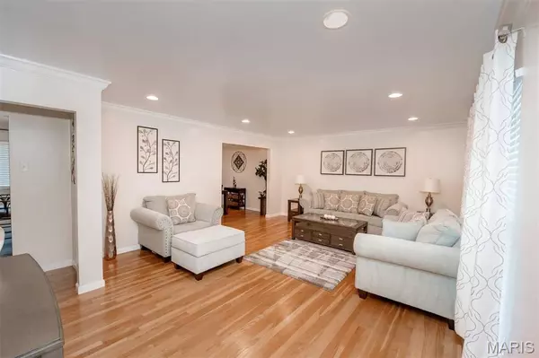 St Louis, MO 63125,838 Hi Crest DR