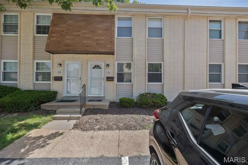 Ballwin, MO 63011,164 Burtonwood DR