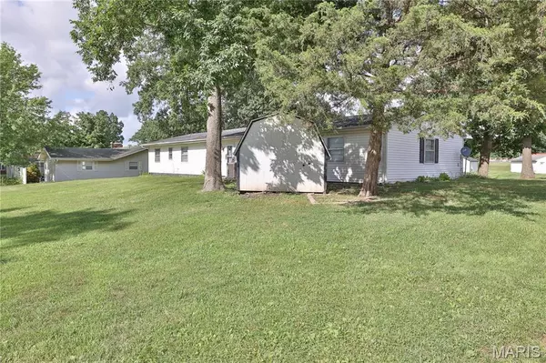 Hillsboro, IL 62049,17 Hilltop DR