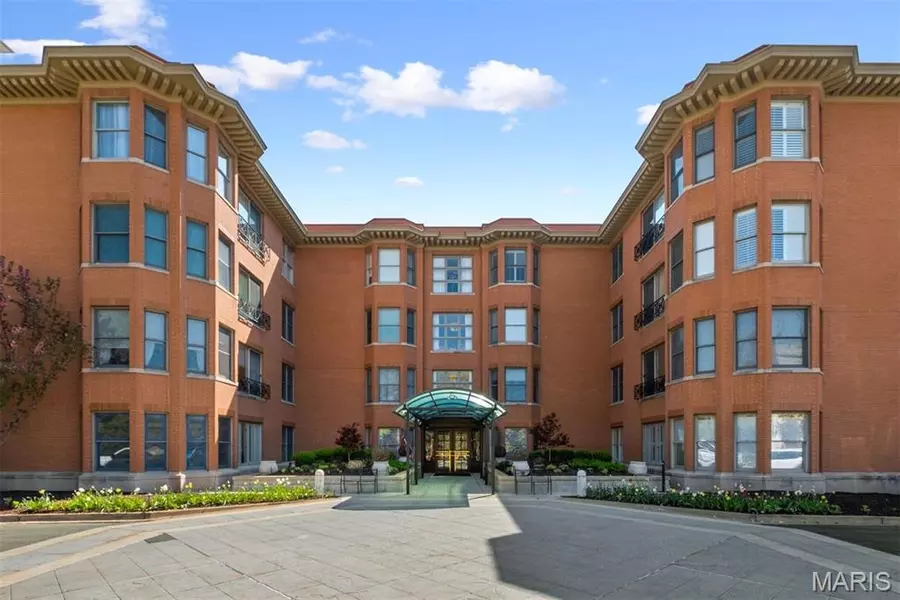 750 S Hanley RD #68, Clayton, MO 63105