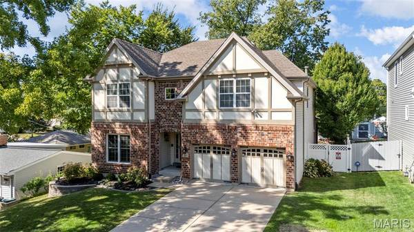 241 Reedway LN, Kirkwood, MO 63122