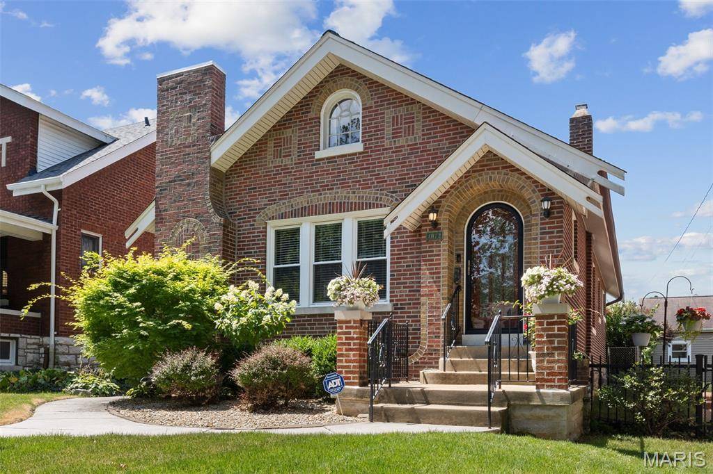 4072 Toenges AVE, St Louis, MO 63116