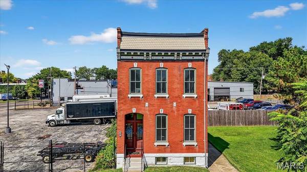 2307 Sidney ST, St Louis, MO 63104