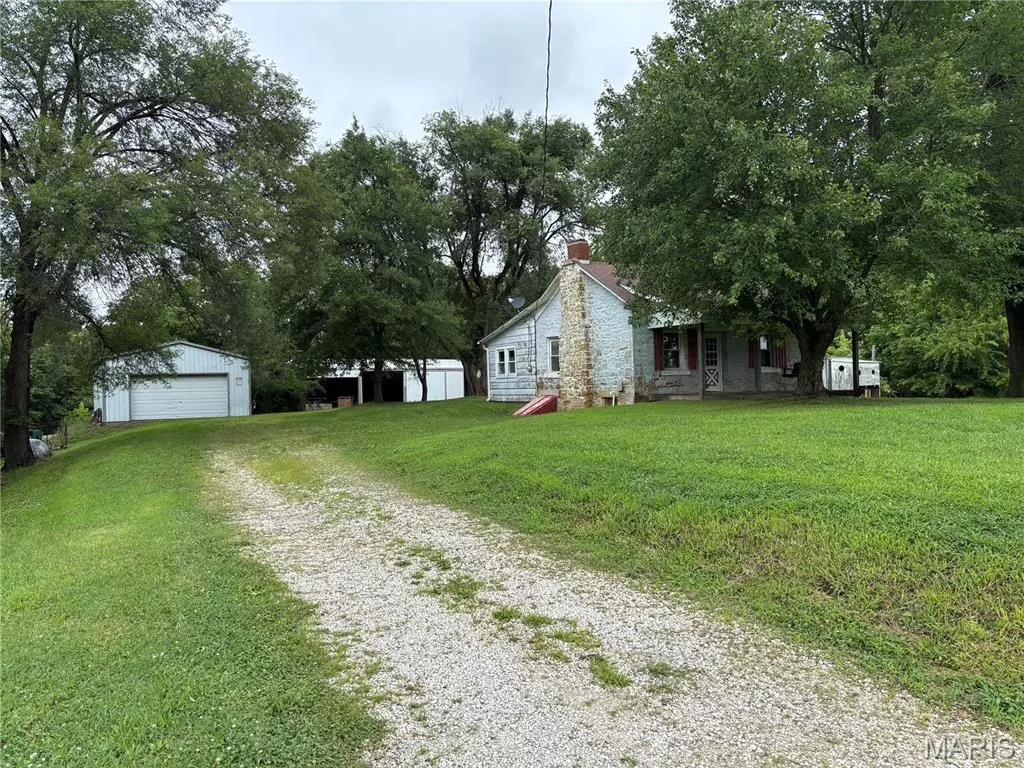 Dow, IL 62022,15133 Newbern RD