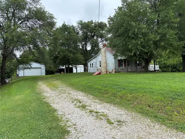 15133 Newbern RD, Dow, IL 62022