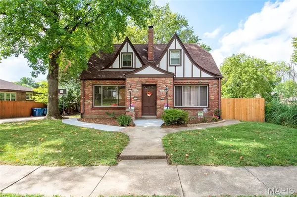 9211 Niles PL, Affton, MO 63123