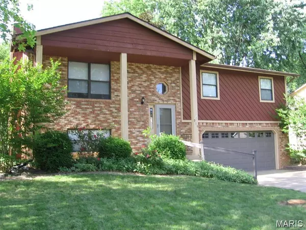 916 Carla DR, Troy, IL 62294