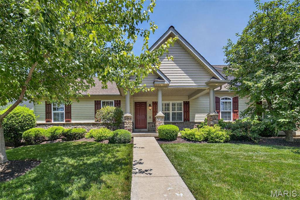 127 Scenic Pass DR #V, St Peters, MO 63376