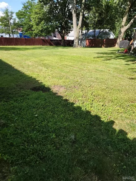 Nashville, IL 62263,207 W Lebanon ST W