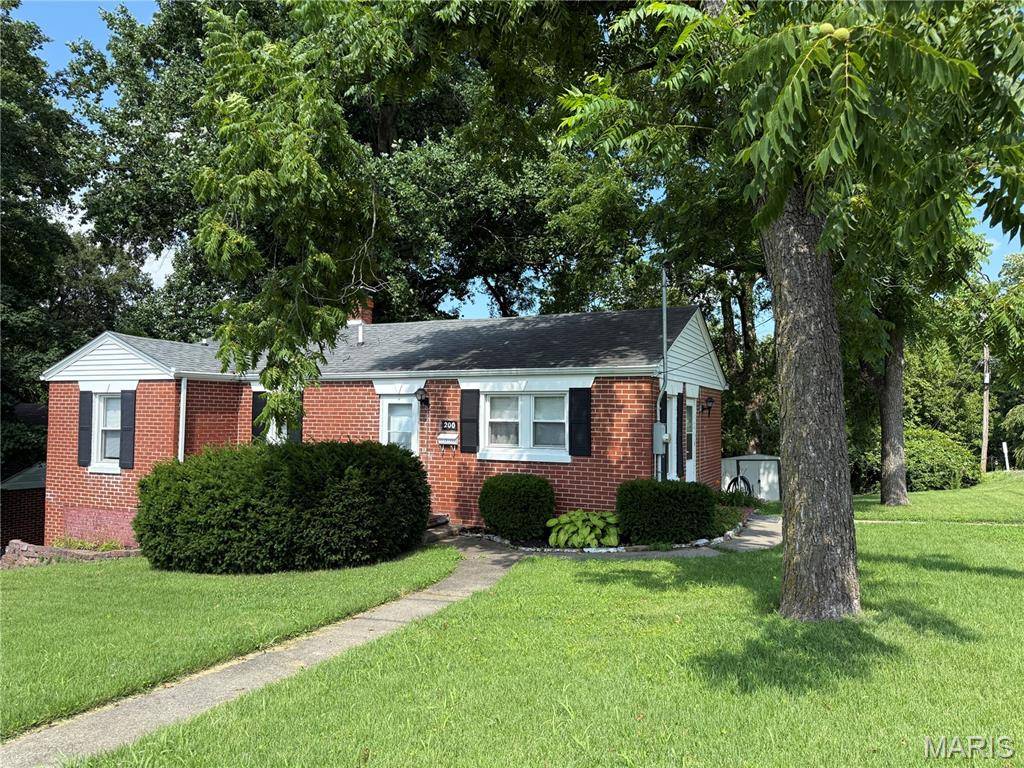 200 Tomlinson ST, East Alton, IL 62024