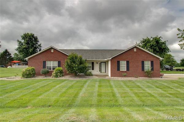 27557 Kristie LN, Jerseyville, IL 62052