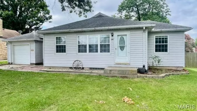 616 12th ST, Wood River, IL 62095
