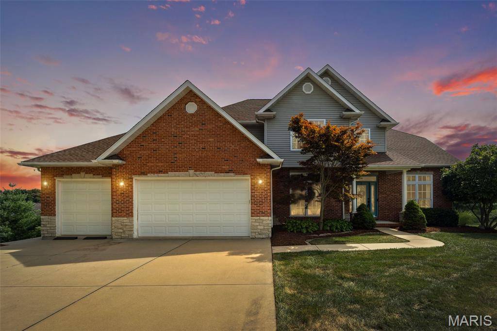 4909 Barnwood LN, Millstadt, IL 62260