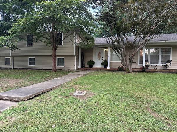 303 Kennedy DR, Sikeston, MO 63801