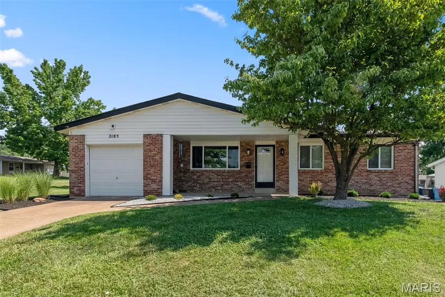 2185 Danelle DR, Florissant, MO 63031