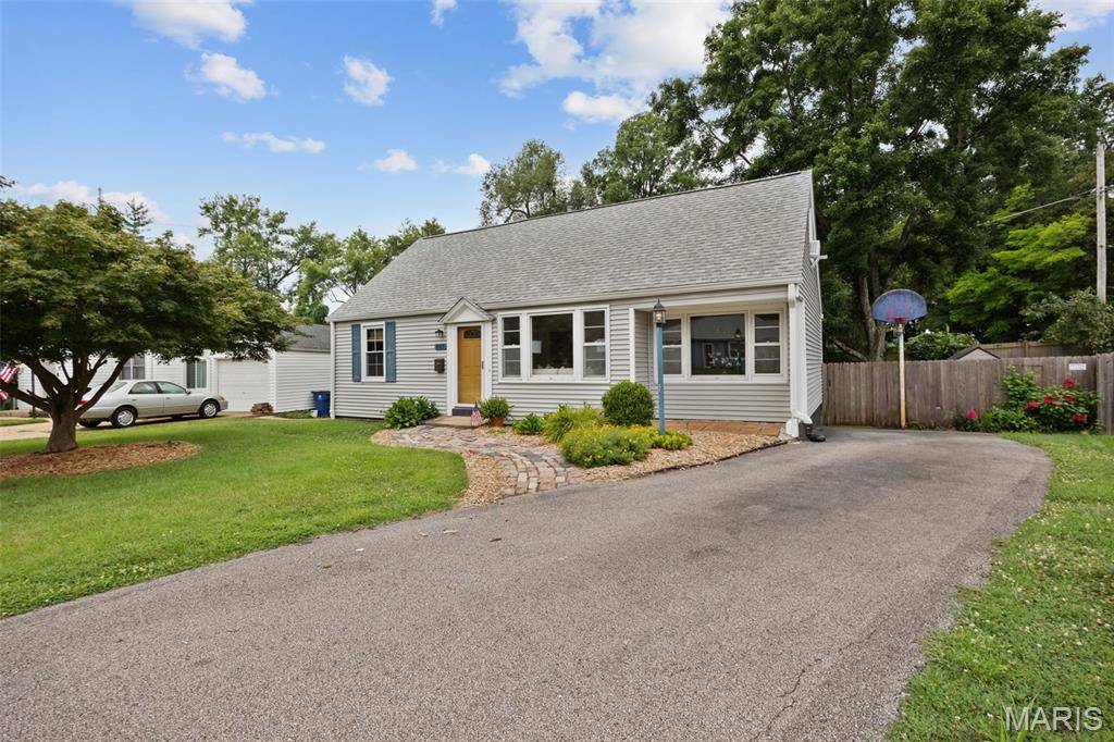 969 Westglen DR, St Louis, MO 63126