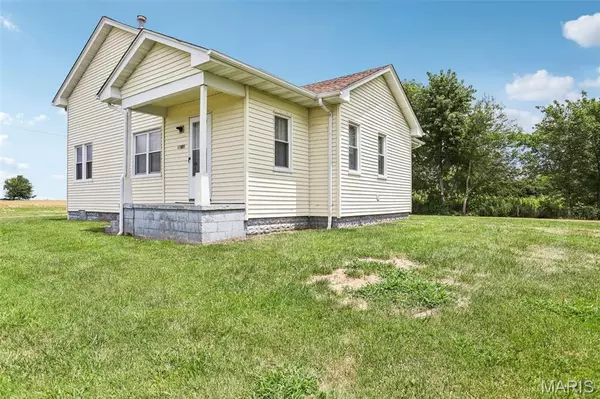 Carlyle, IL 62231,17440 Rt 127 N