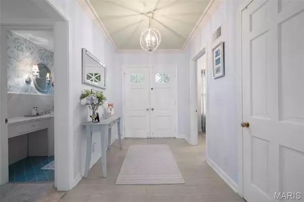 St Louis, MO 63124,13 Ladue Crest LN