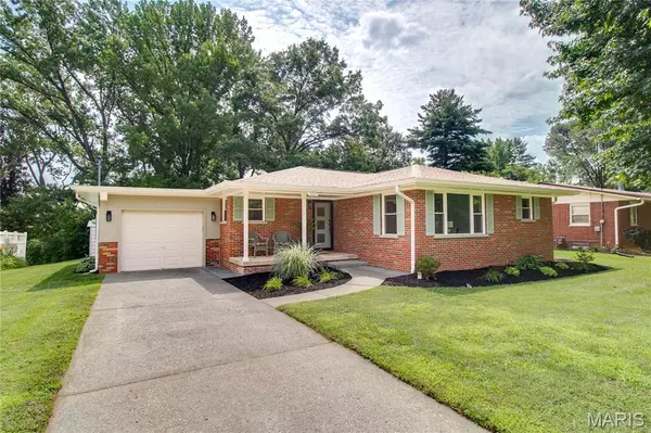 5103 Staten DR, Godfrey, IL 62035