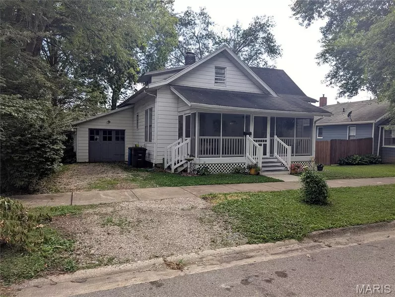 520 E South AVE, Greenville, IL 62246