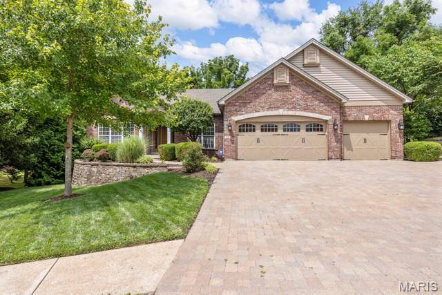 95 Charbonier Bluffs DR, Florissant, MO 63031