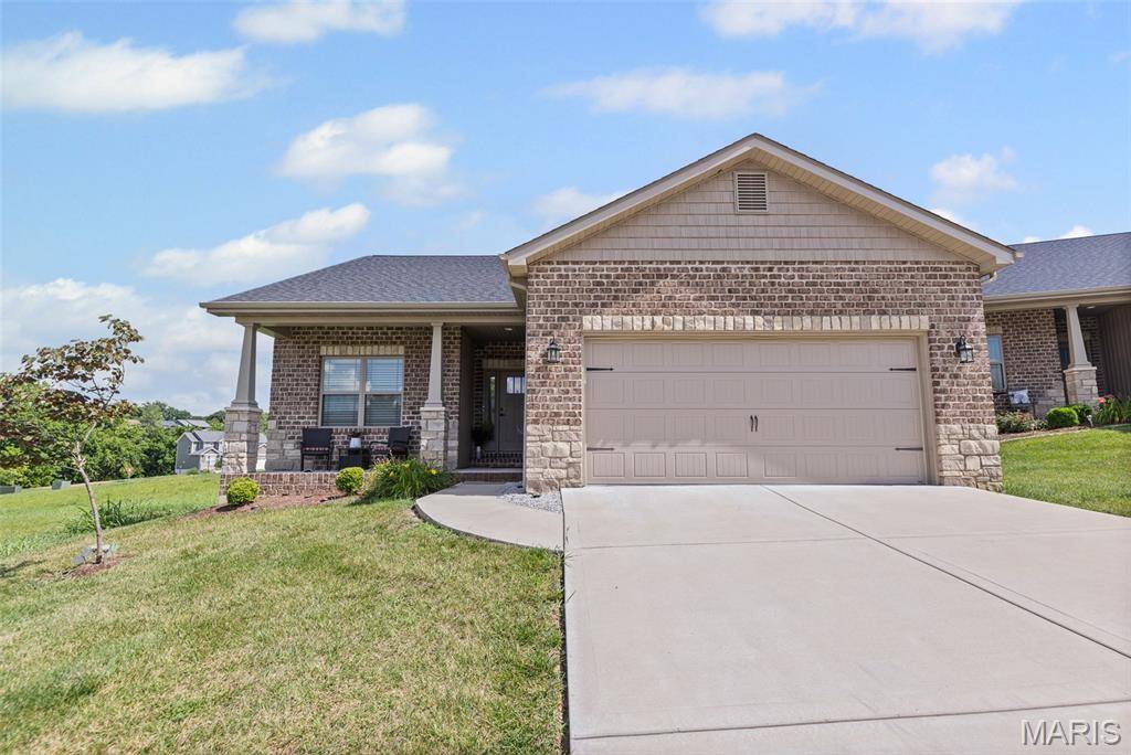 8080 Villa Valley LN, Caseyville, IL 62232