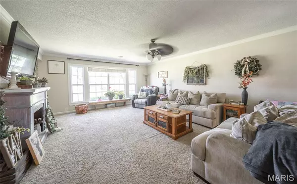 Raymondville, MO 65555,374 N Highway 137