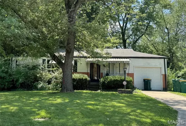 728 Kelvin DR, Bellefontaine Nghbrs, MO 63137